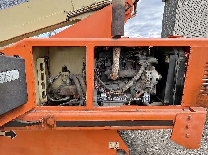 JLG 40H отсек с двигателем
