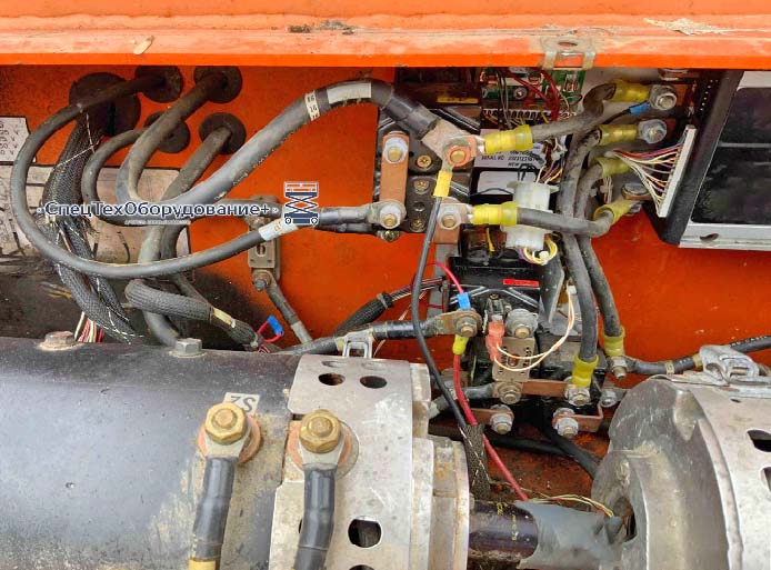 JLG N40E отсек с электроникой